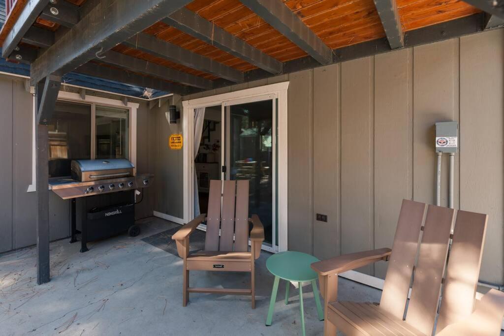 Cozy Cabin I King Bed I Fireplace I Hot Tub I Fenced Yard I Bbq Big Bear City Exterior photo
